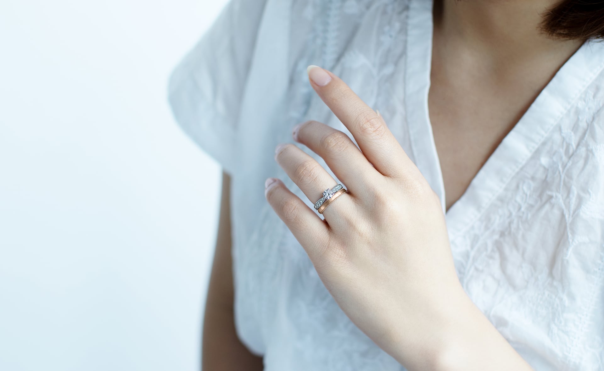 婚約指輪と結婚指輪（E221-02-01239-E,M33L-02-01501A-13）