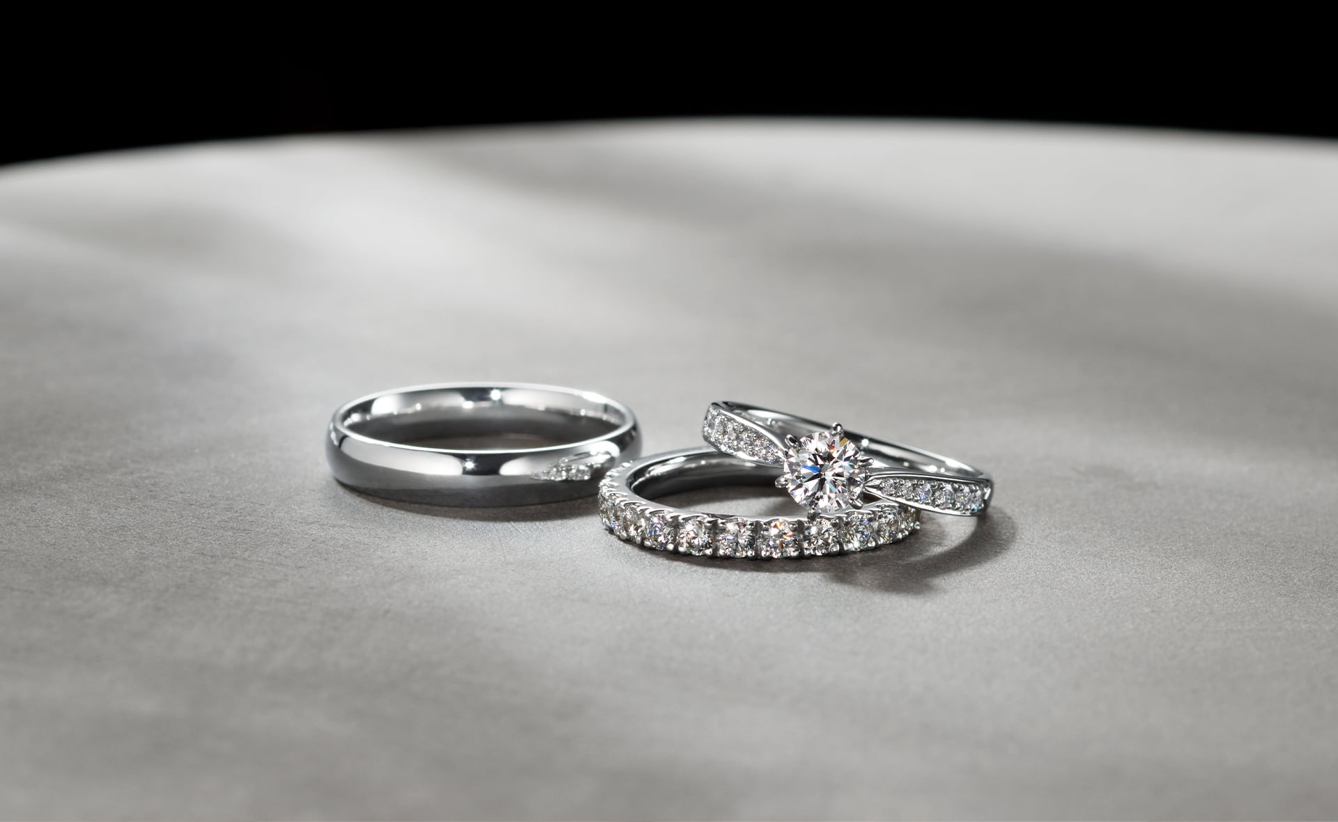 結婚後、婚約指輪はいつ着ける?普段使いや重ね付けを紹介