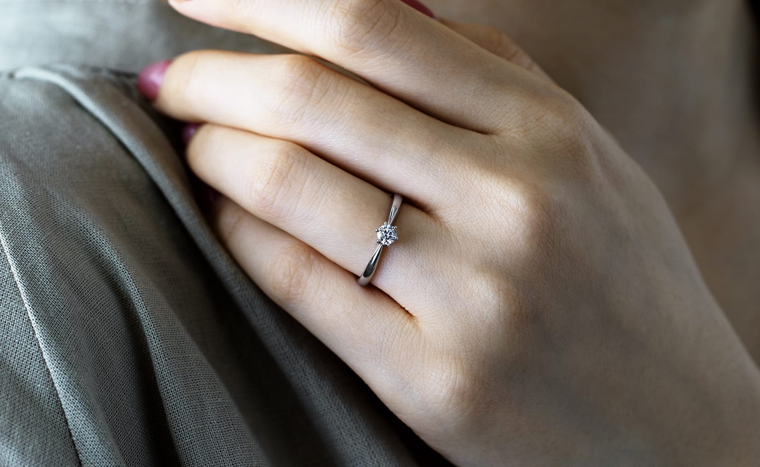 婚約指輪のダイヤモンドが小さい…」そんな誰にも言えない悩みを検証 
