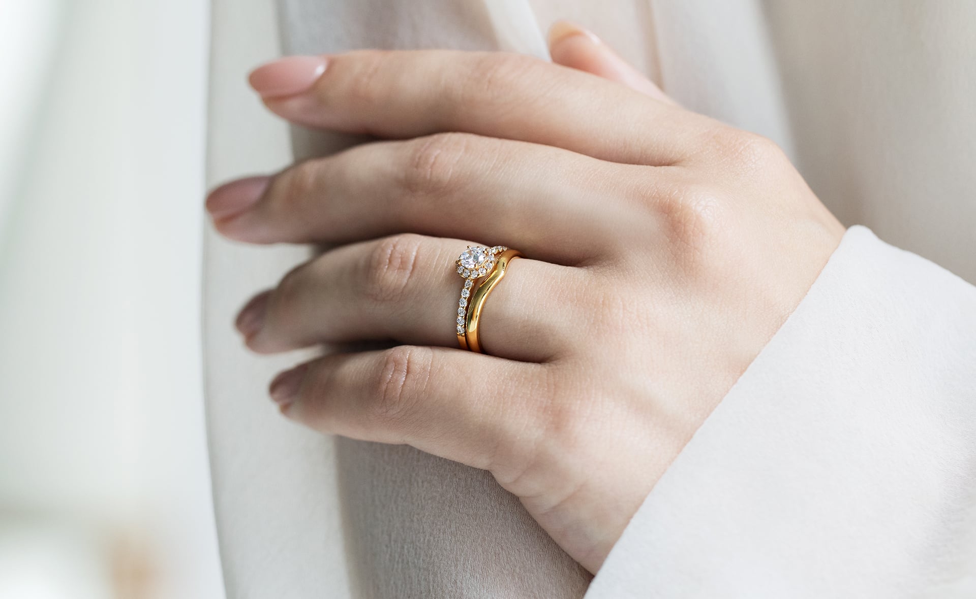 婚約指輪 ヘイロー リース、結婚指輪 サリュー（E311-02-00898-D、M31L-02-01370M-Z）